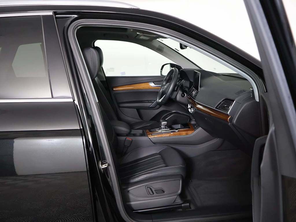 Used 2023 Audi Q5 2.0T Premium Plus w/ Premium Plus Package AWD/4WD image 32