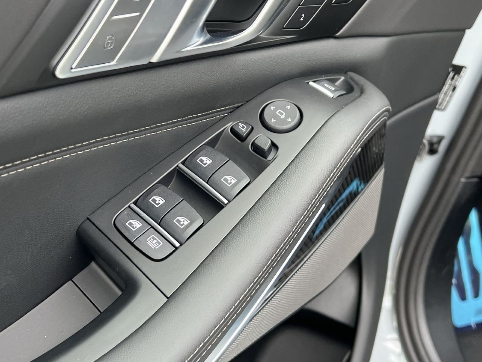 New 2026 BMW X7 M60i AWD/4WD image 12