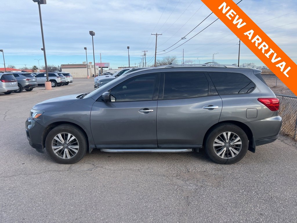 Used 2020 Nissan Pathfinder SV image 2