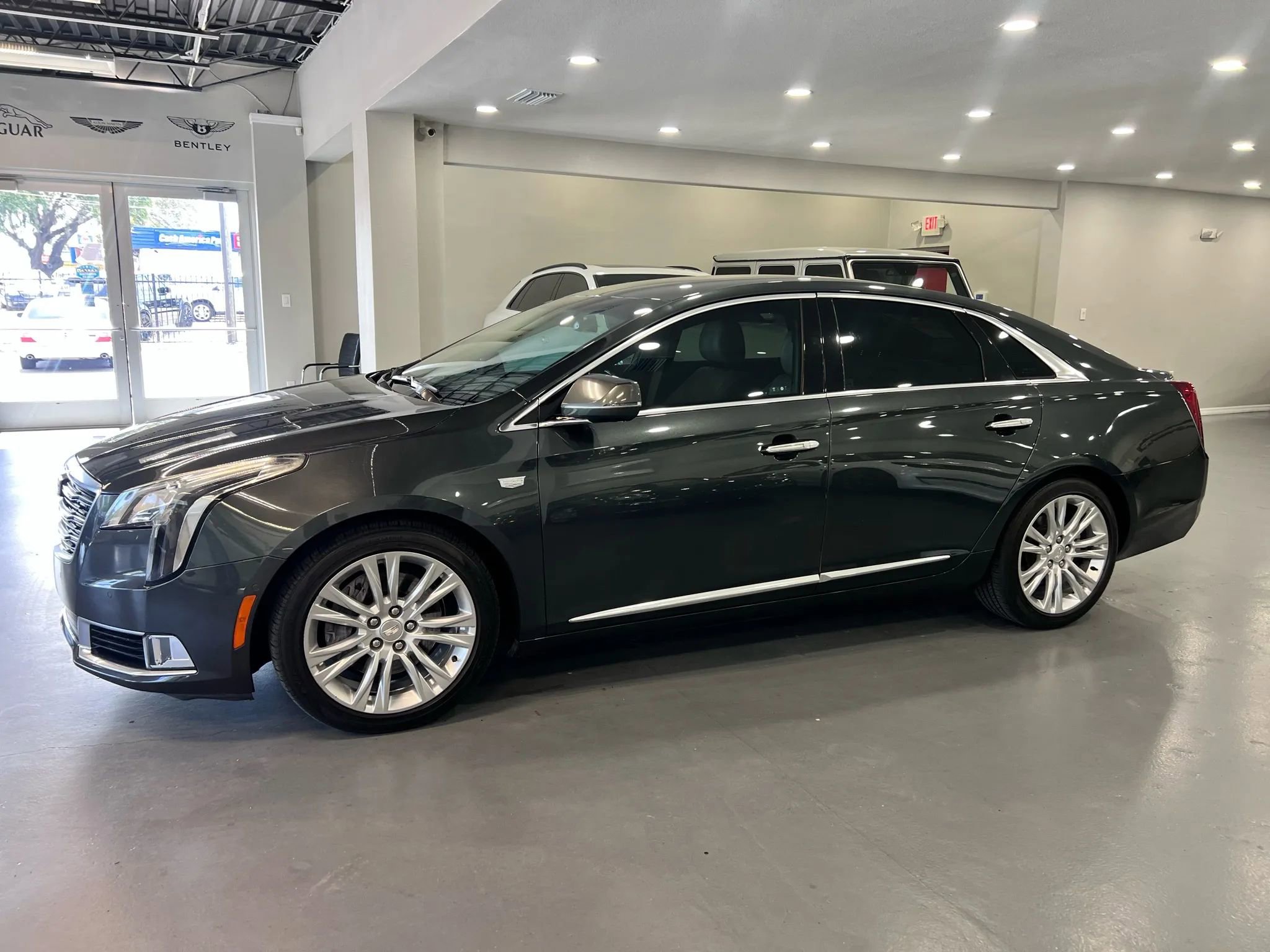 Used 2019 Cadillac XTS Luxury image 4