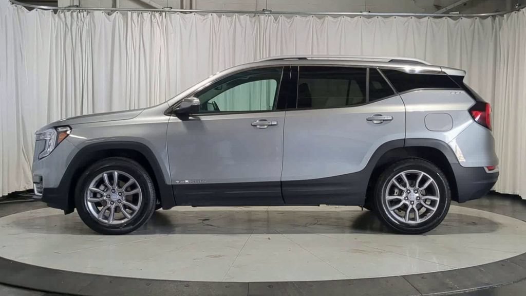 Used 2024 GMC Terrain SLT w/ Infotainment Package II AWD/4WD image 6