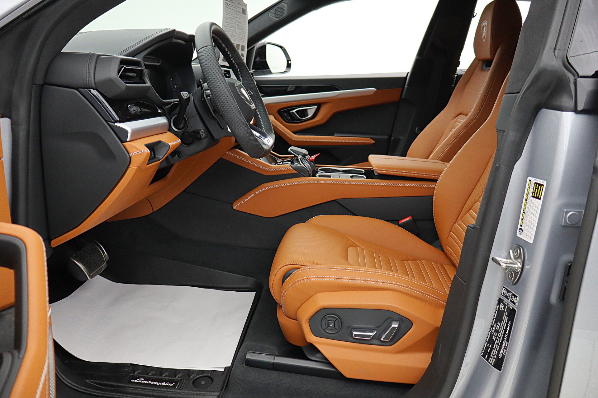 Used 2026 Lamborghini Urus SE AWD/4WD image 44