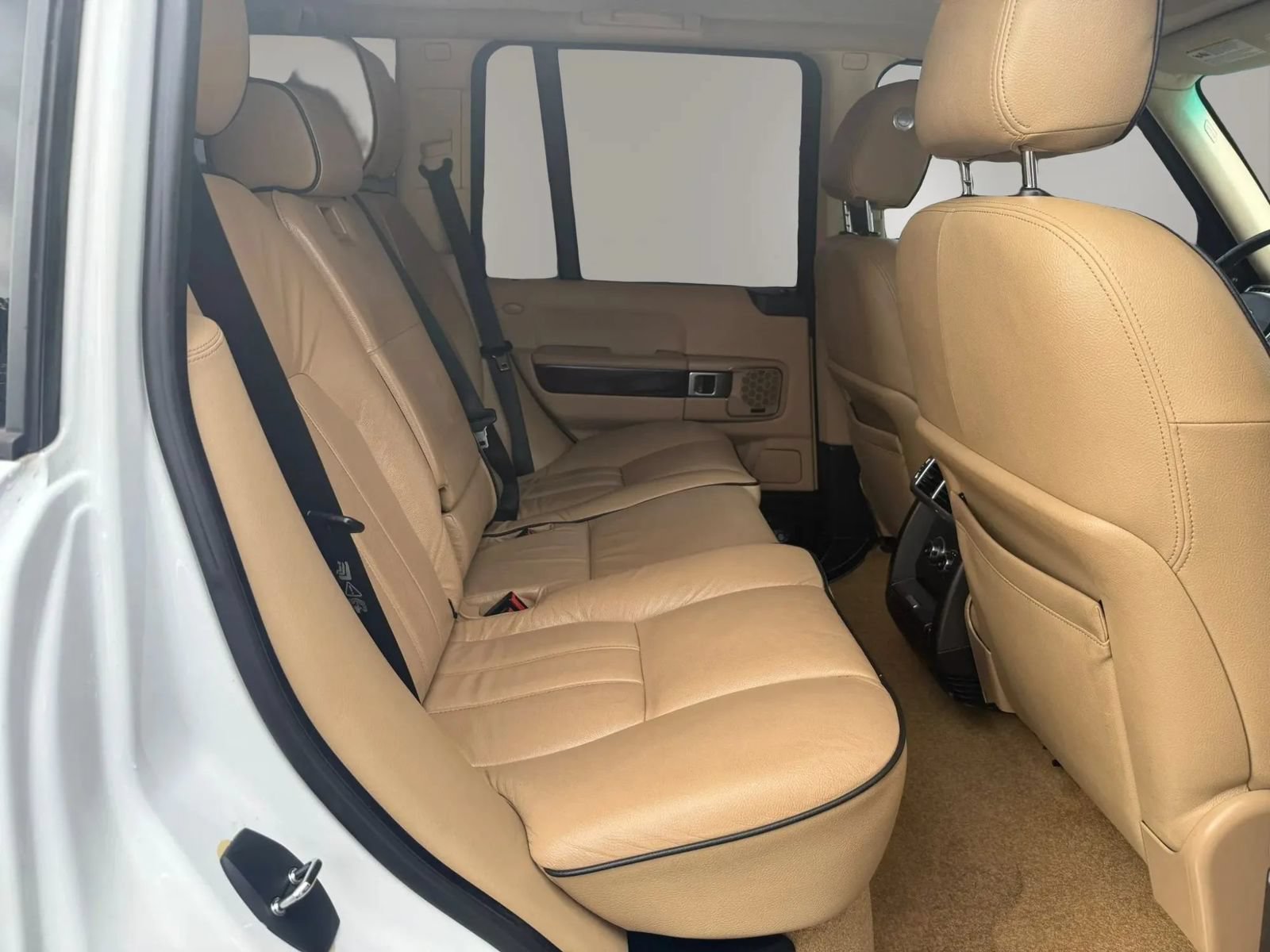 Used 2011 Land Rover Range Rover HSE AWD/4WD image 8