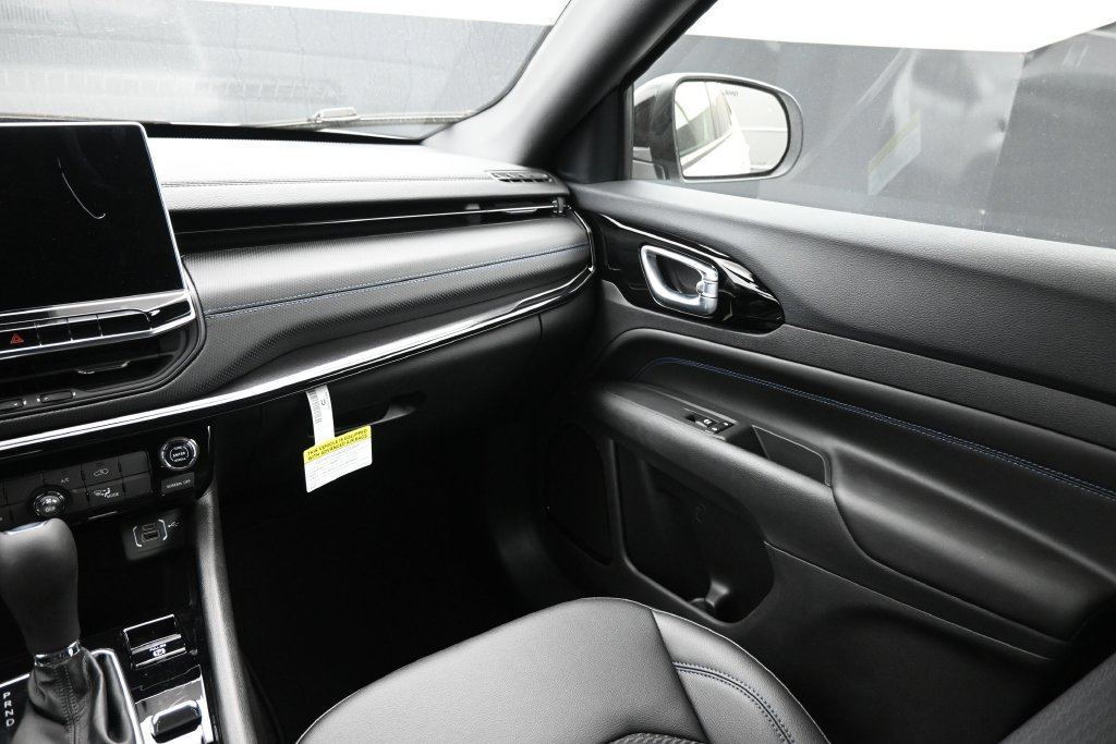 New 2026 Jeep Compass Latitude AWD/4WD image 4