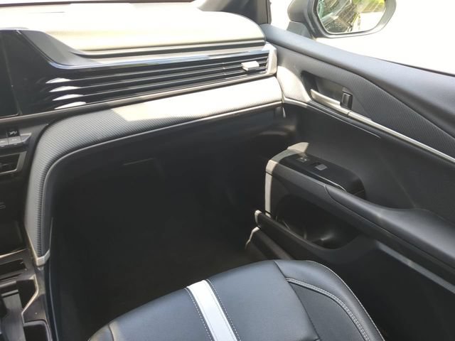 Used 2025 Toyota Camry SE FWD image 15