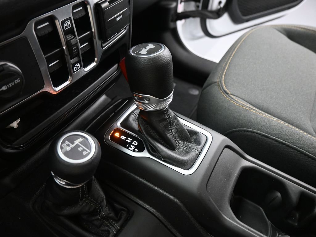 Used 2025 Jeep Wrangler Sport image 14