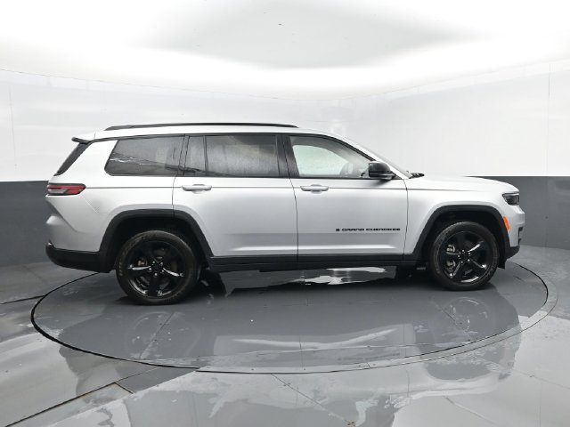 Used 2023 Jeep Grand Cherokee L Laredo AWD/4WD image 4