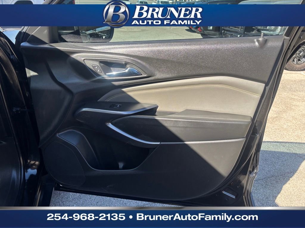 Used 2024 Chevrolet Trax ACTIV w/ Sunroof Package image 15