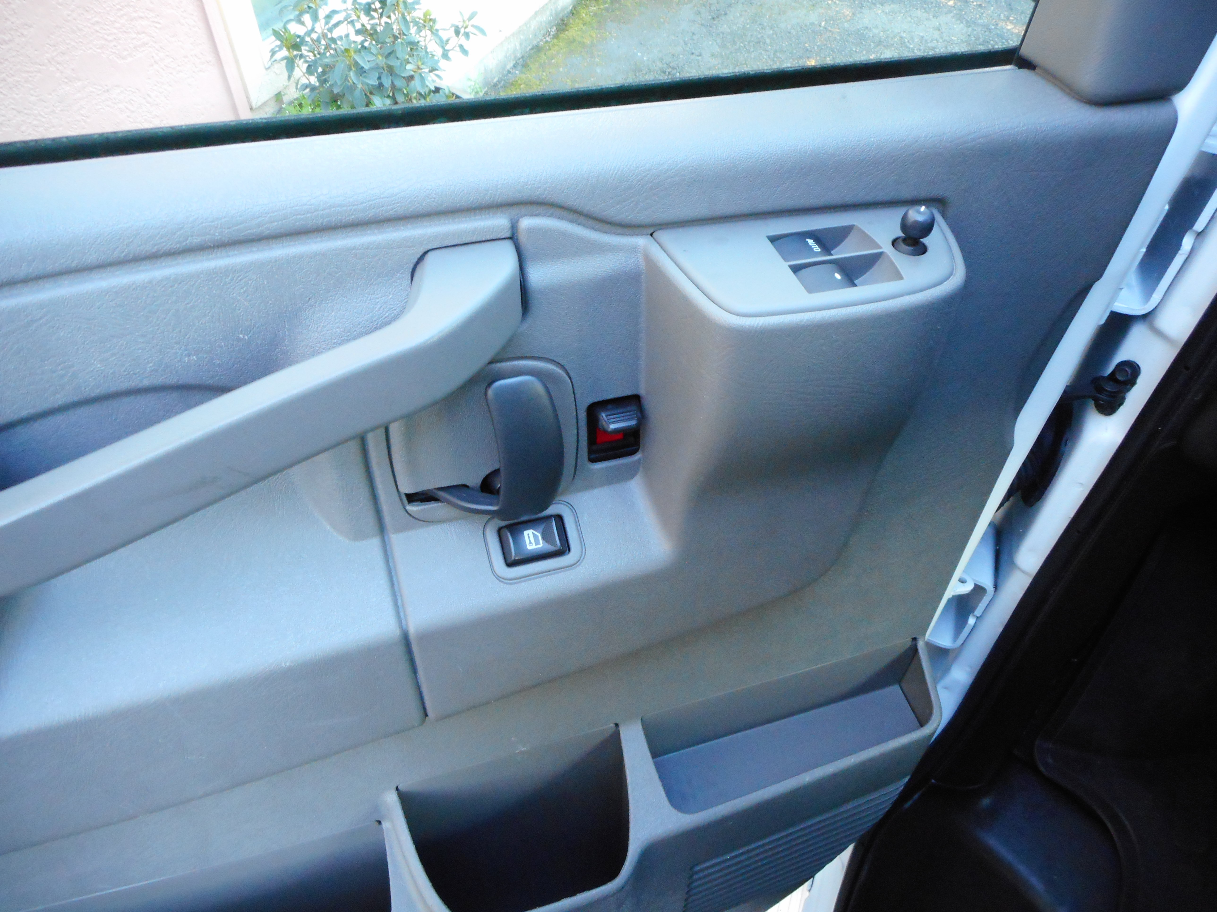 Used 2016 Chevrolet Express 3500 LT w/ LT Preferred Equipment Group RWD image 15