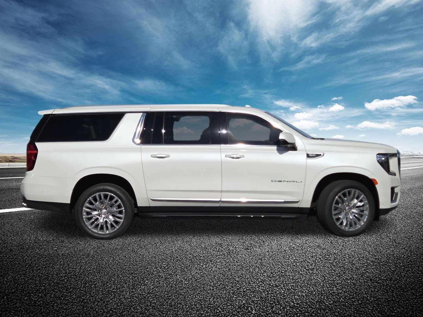 Used 2023 GMC Yukon XL Denali w/ Advanced Technology Package AWD/4WD image 26