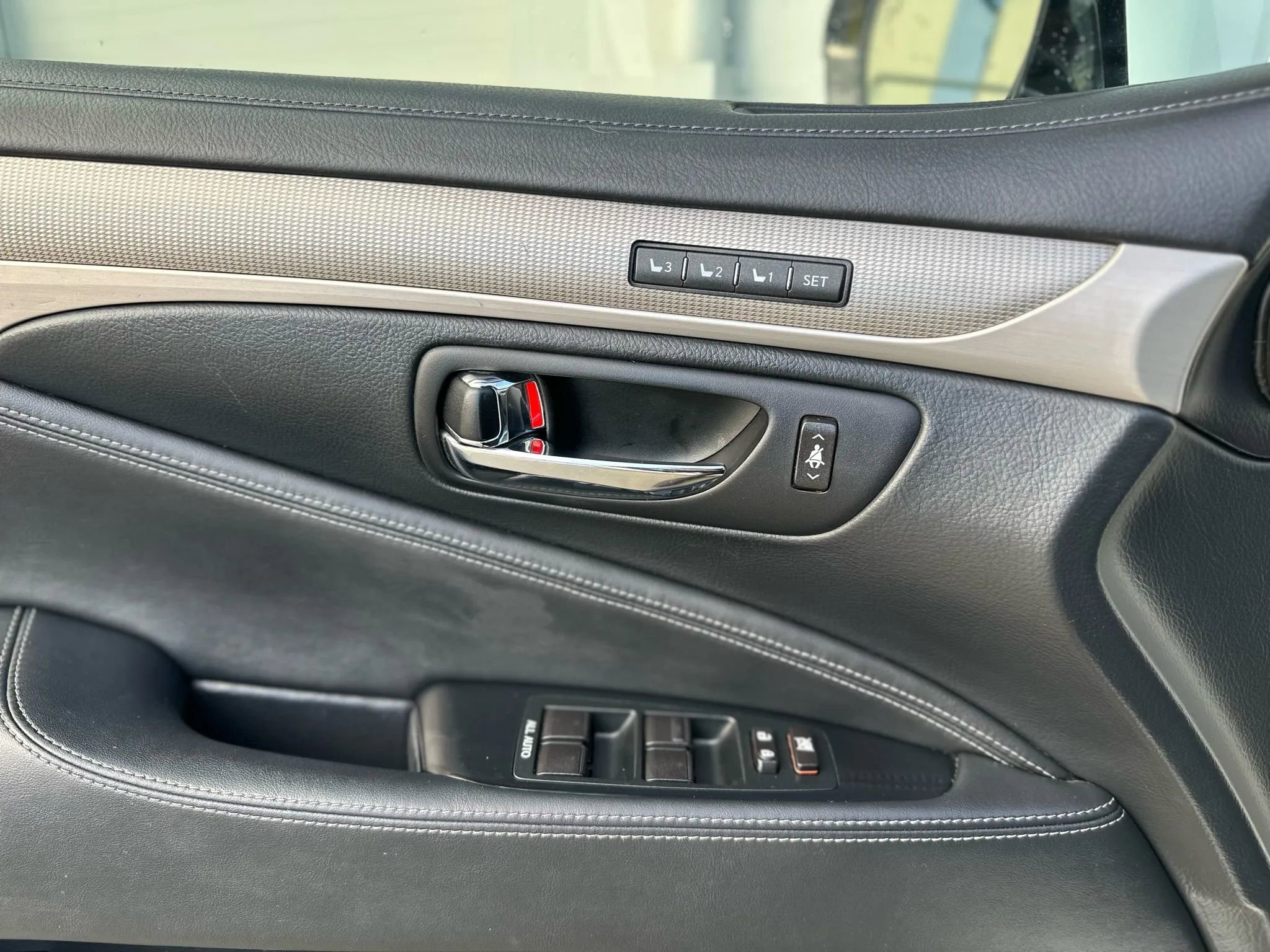 Used 2014 Lexus LS 460 LS 460 Sedan 4D w/ F Sport Package image 34