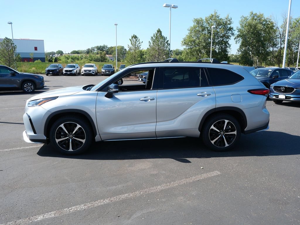 Used 2022 Toyota Highlander XSE AWD/4WD image 7