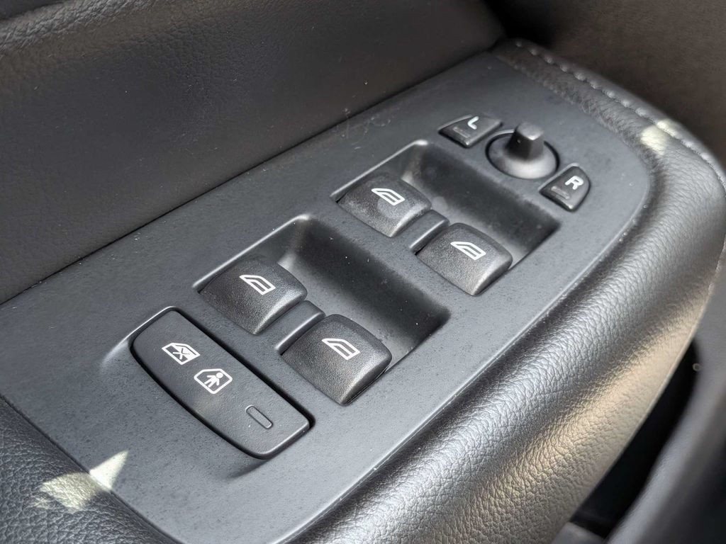 Used 2019 Volvo XC60 T5 Momentum FWD image 30