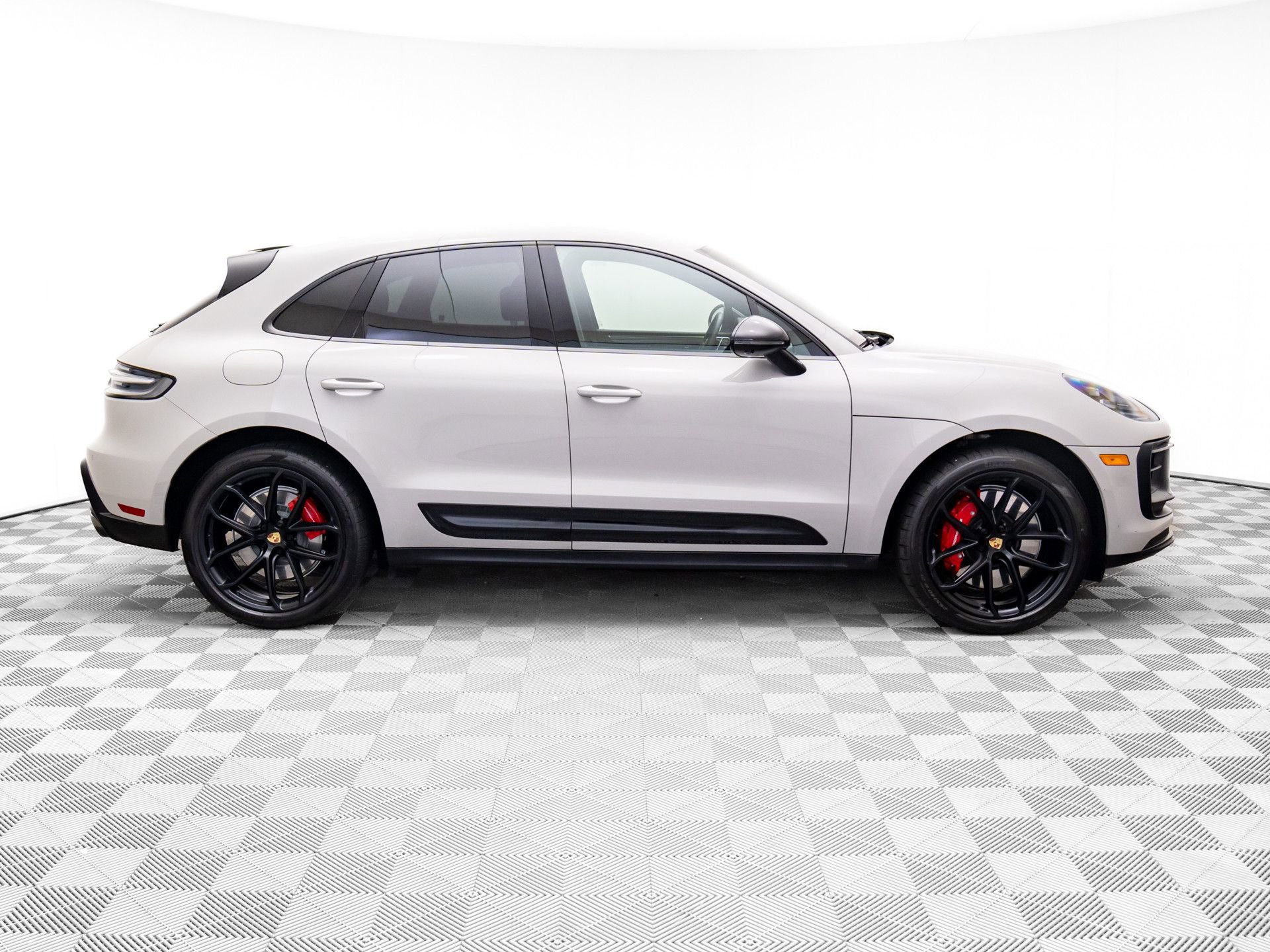 Certified 2024 Porsche Macan GTS image 7