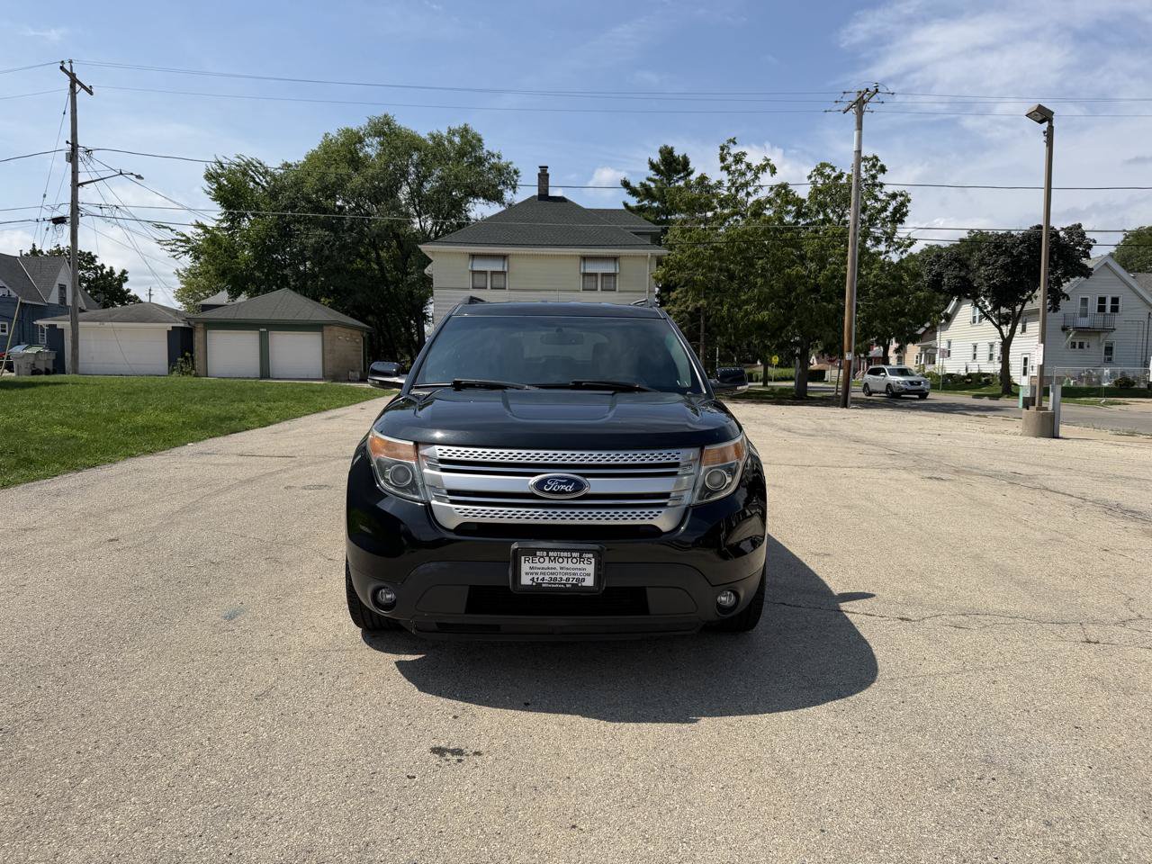 Used 2014 Ford Explorer XLT w/ Equipment Group 202A AWD/4WD image 2