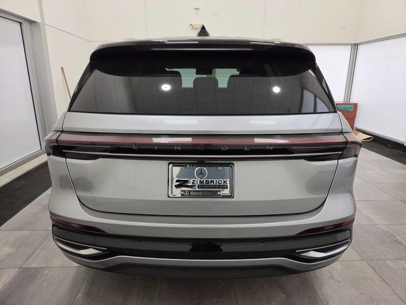 Used 2025 Lincoln Nautilus Reserve AWD/4WD image 3