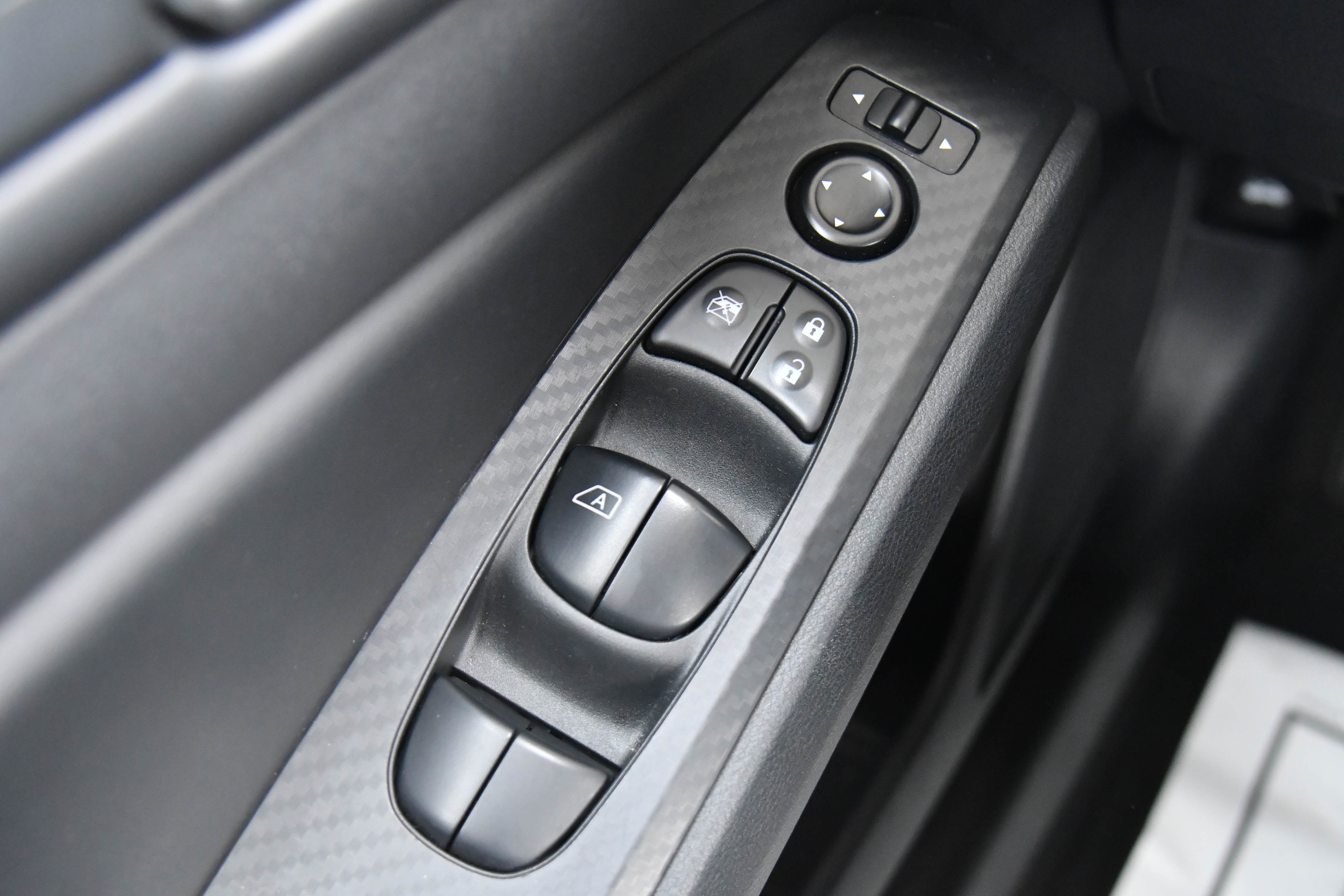 Used 2024 Nissan Altima 2.5 SV image 30