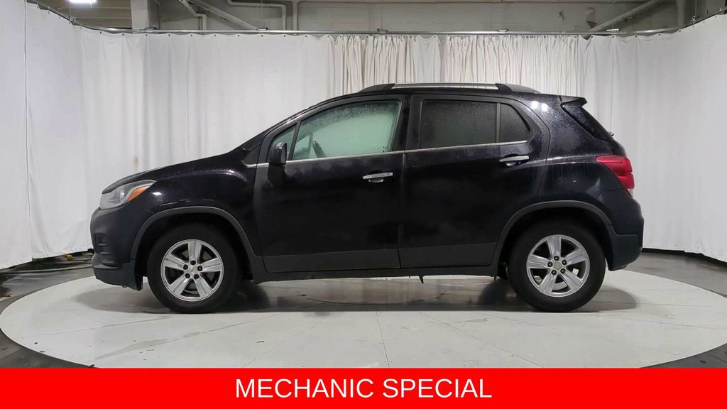 Used 2018 Chevrolet Trax LT w/ LT Convenience Package image 5