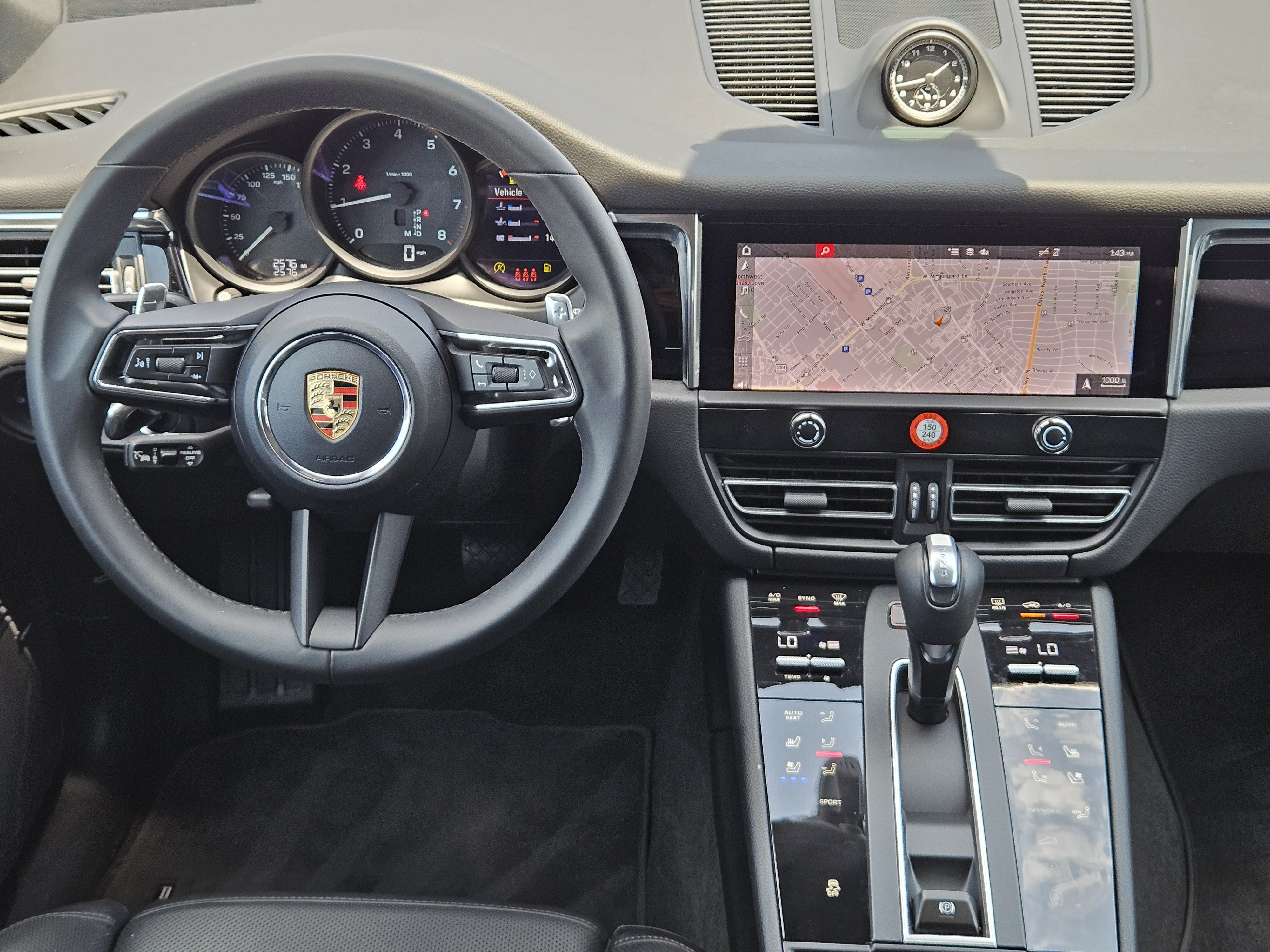 Certified 2026 Porsche Macan AWD/4WD image 25