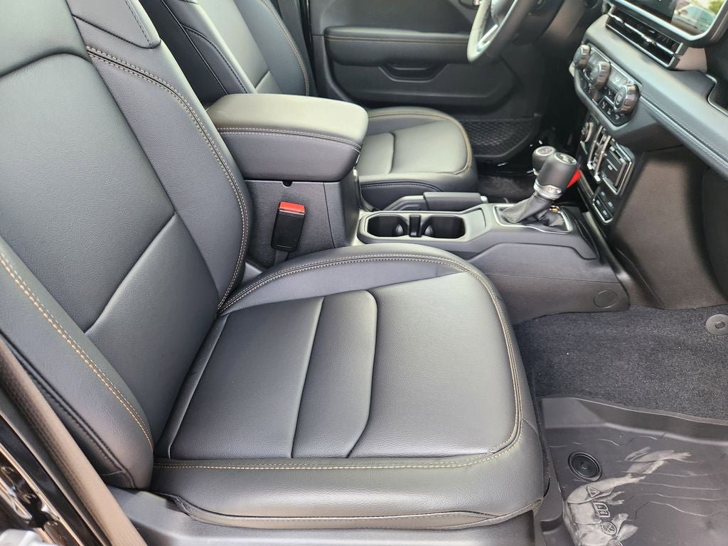 New 2025 Jeep Wrangler Unlimited Sahara AWD/4WD image 10
