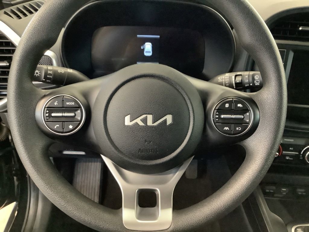 Certified 2025 Kia Soul LX w/ LX Technology Package FWD image 8