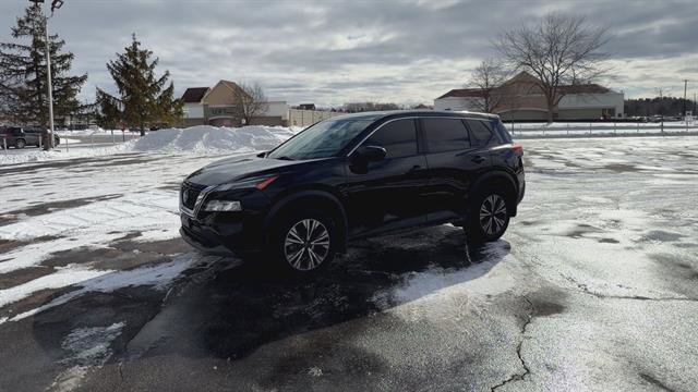 Used 2023 Nissan Rogue SV image 3