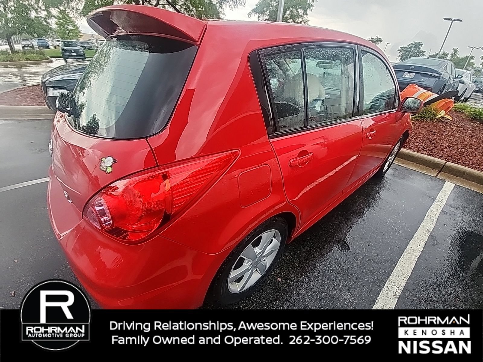Used 2010 Nissan Versa Hatchback w/ Premium Pkg FWD image 8