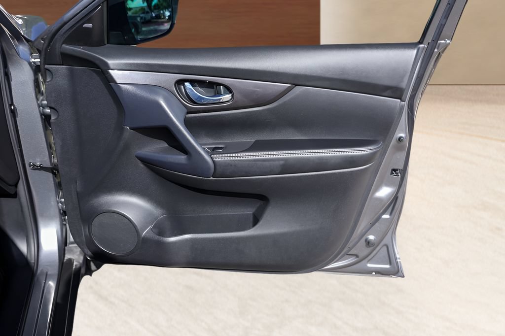 Used 2019 Nissan Rogue SV w/ Premium Package FWD image 28
