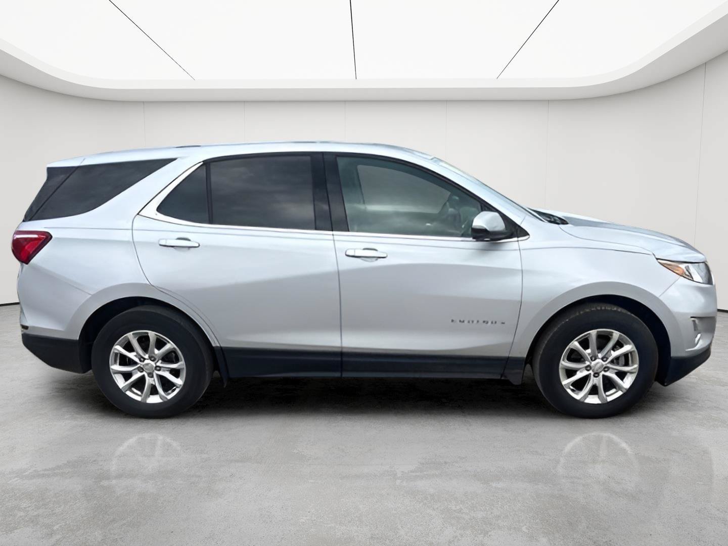 Used 2019 Chevrolet Equinox LT FWD image 2