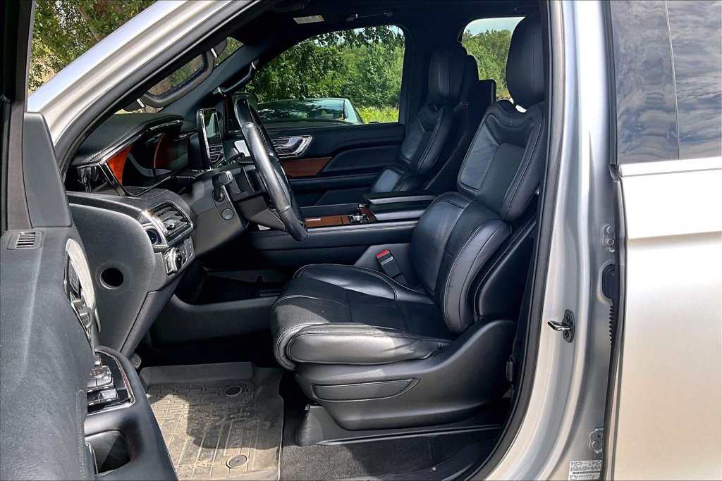 Used 2018 Lincoln Navigator L Reserve w/ Technology Package AWD/4WD image 22