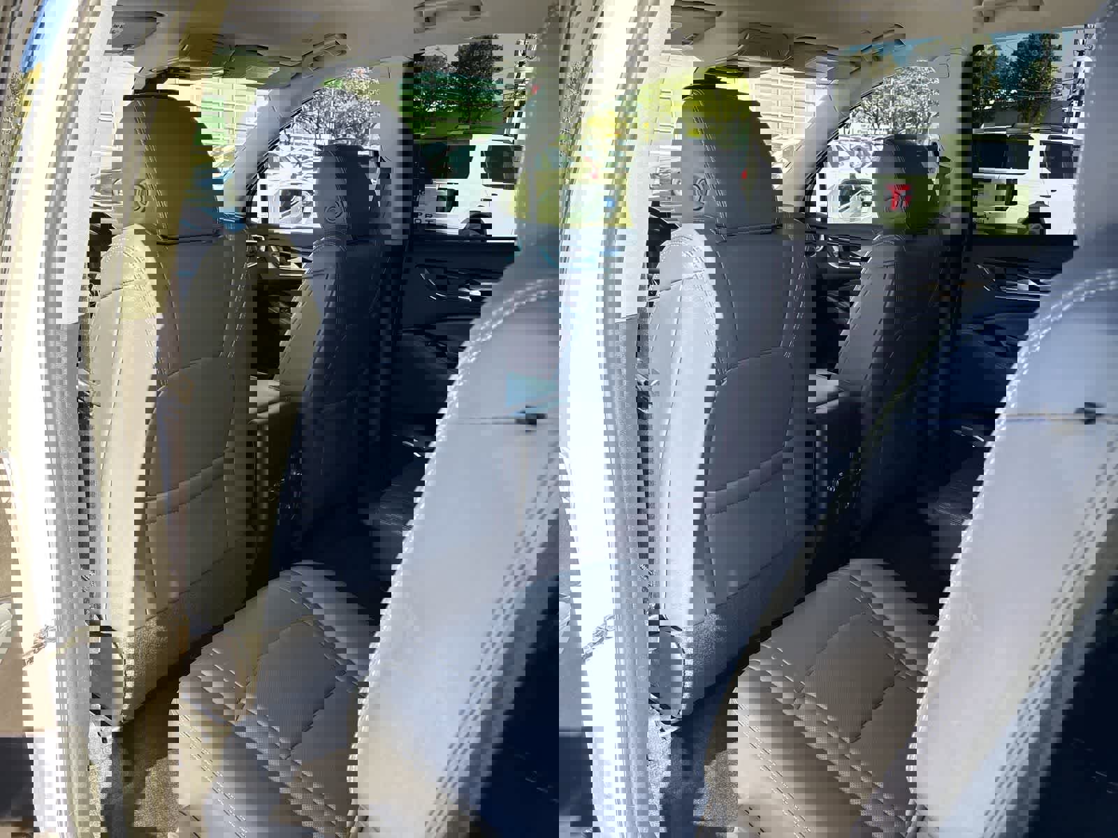 Used 2019 Buick Enclave Essence image 11