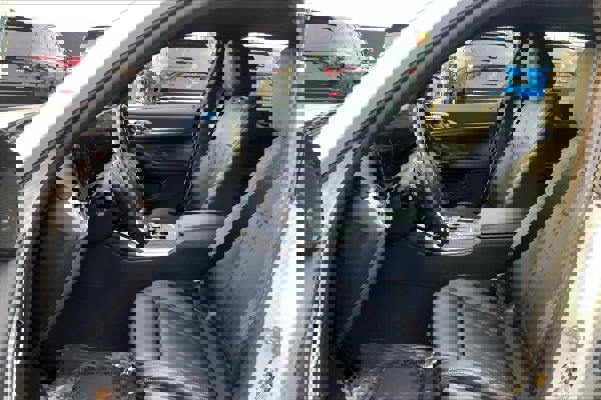 Used 2023 BMW i4 eDrive40 image 21