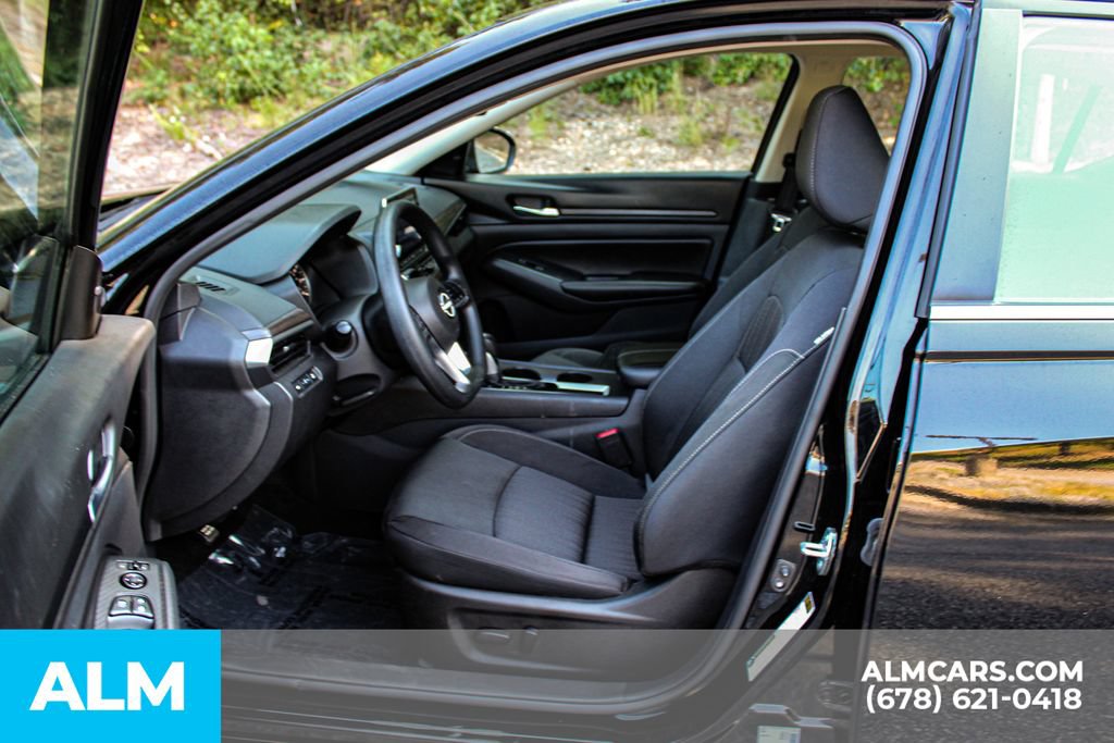 Used 2025 Nissan Altima 2.5 SV FWD image 15