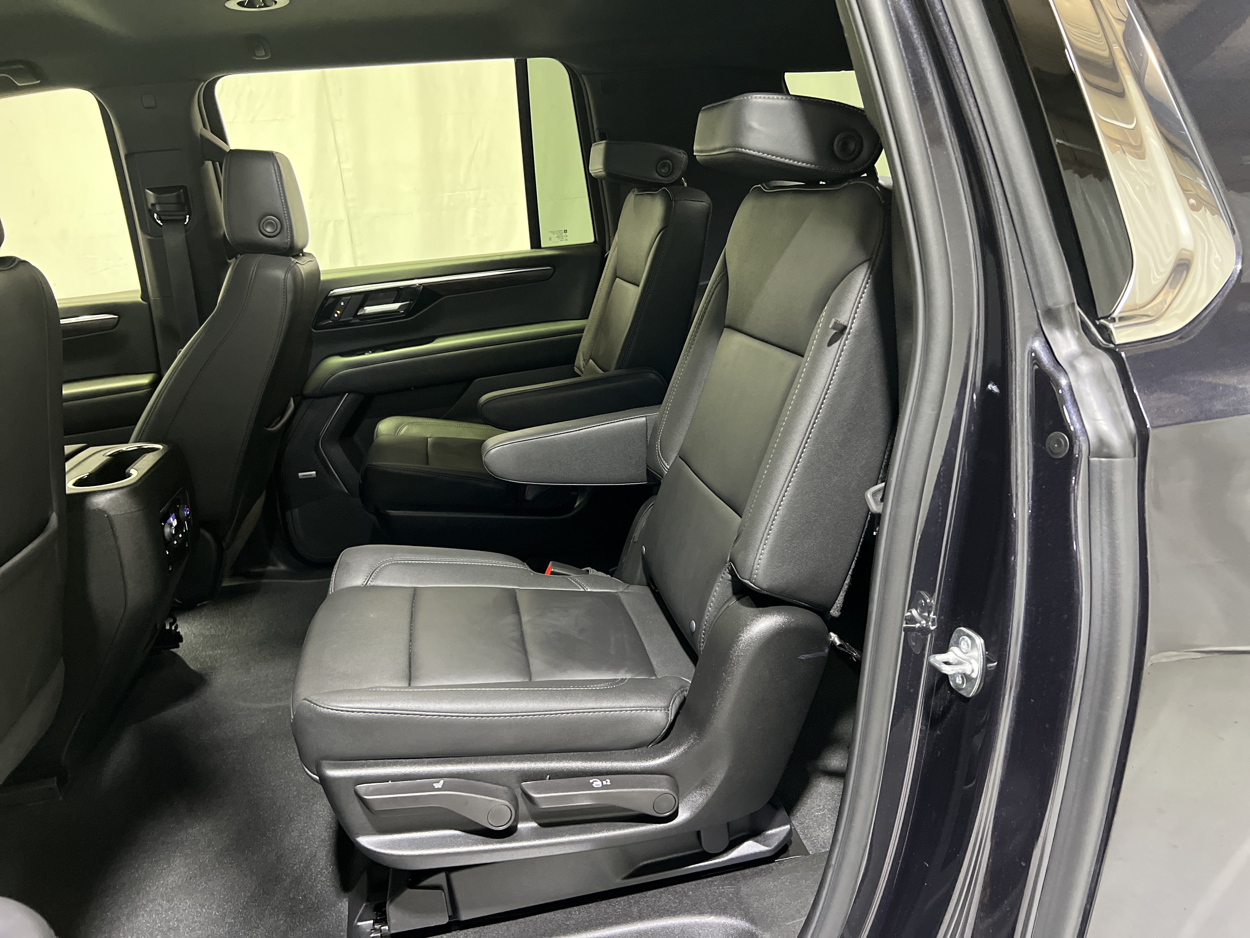 Certified 2026 Chevrolet Suburban LT w/ Comfort Package AWD/4WD image 16