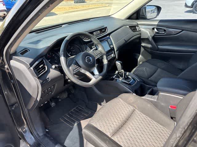 Used 2017 Nissan Rogue SV w/ SV Premium Package FWD image 9