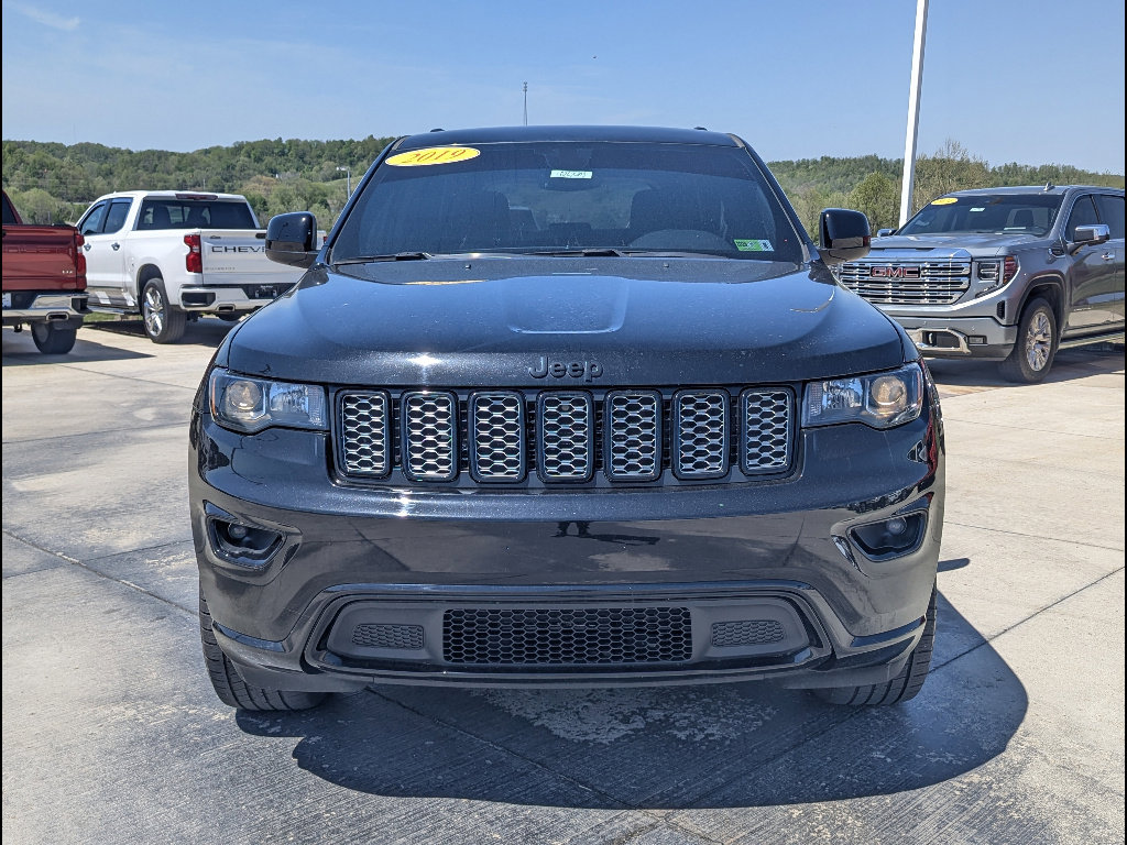 Used 2019 Jeep Grand Cherokee Altitude image 11