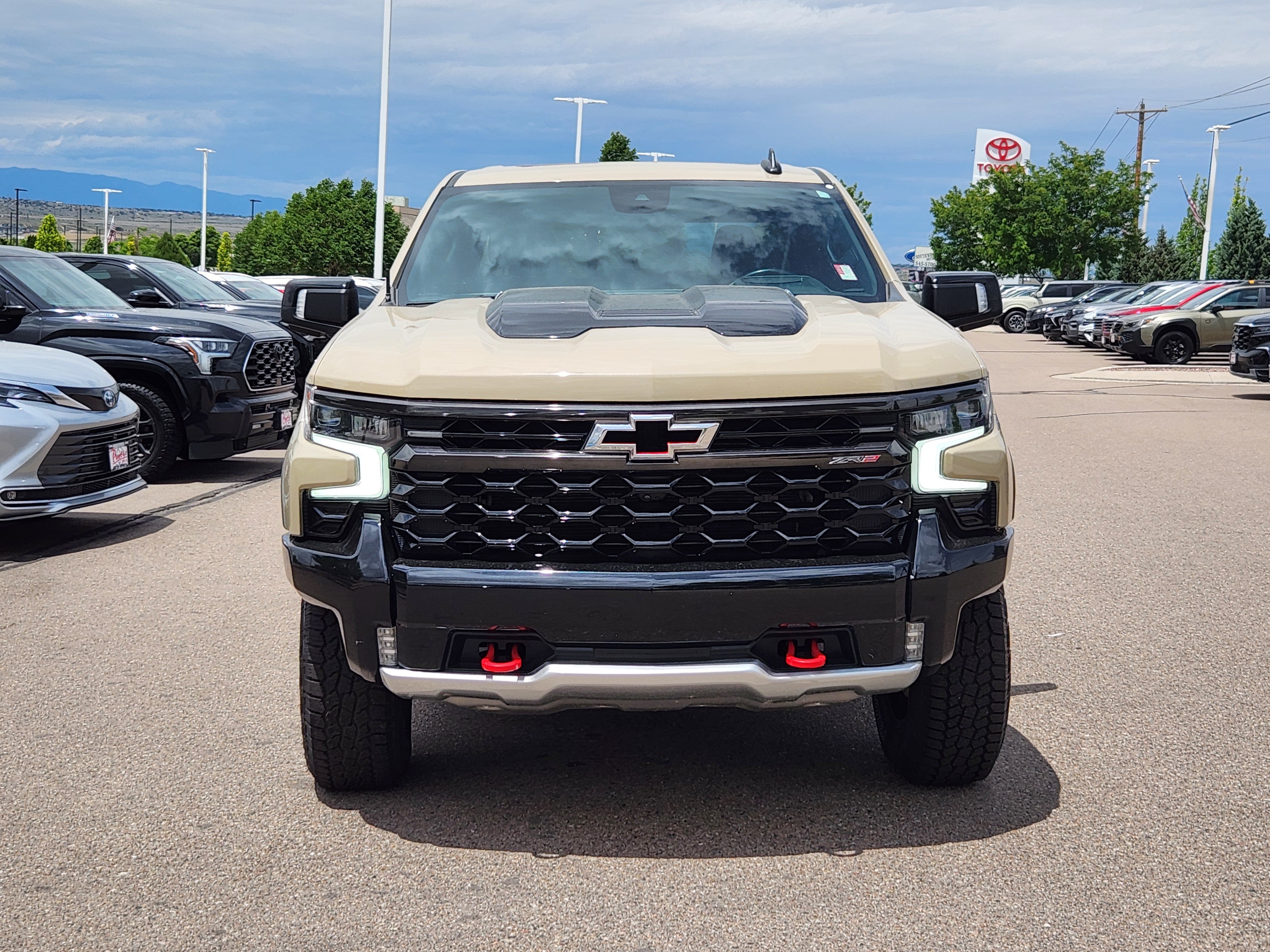 Used 2022 Chevrolet Silverado 1500 ZR2 w/ Technology Package AWD/4WD image 5