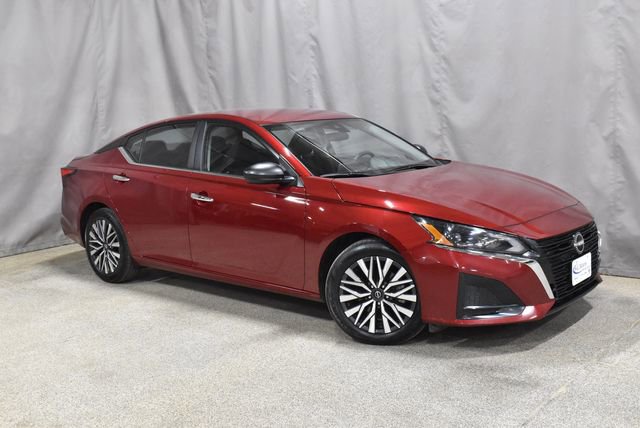 Used 2024 Nissan Altima 2.5 SV image 3