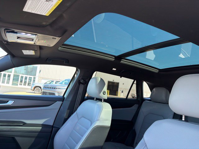 Used 2025 Volkswagen Atlas Cross Sport SEL AWD/4WD image 21