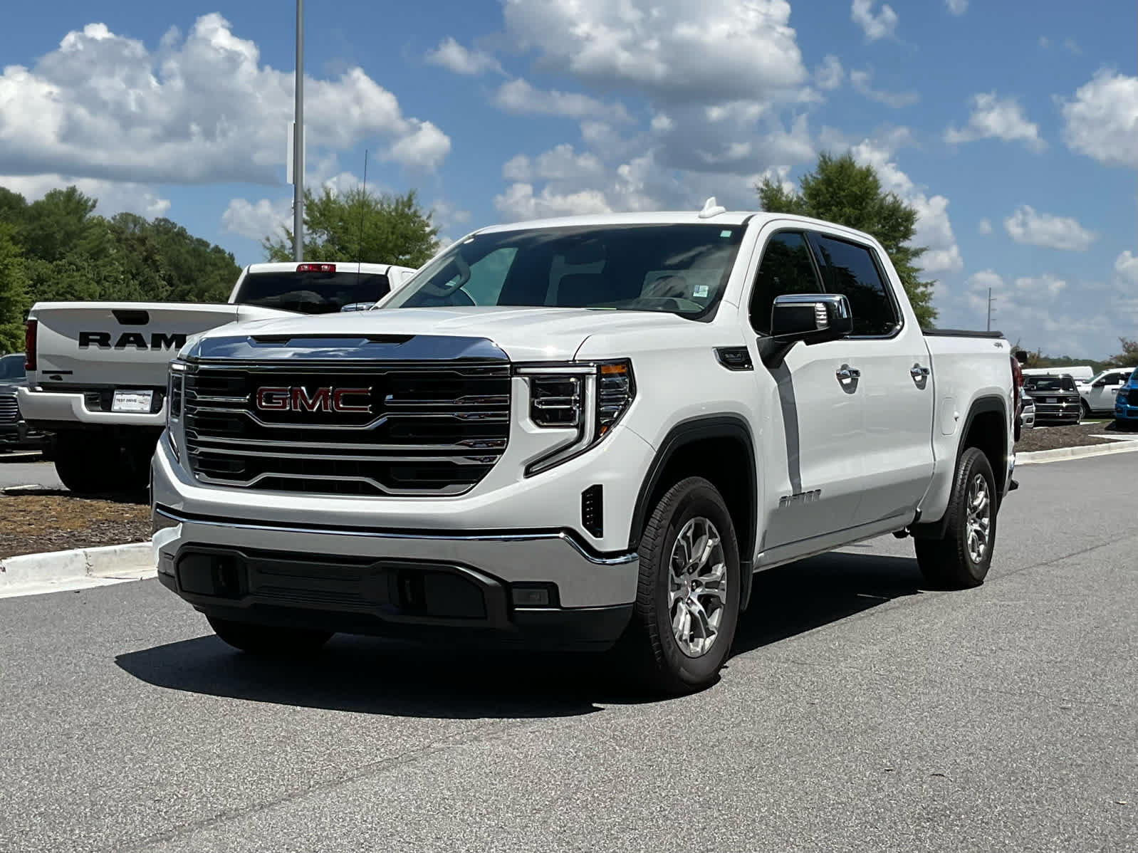 Used 2024 GMC Sierra 1500 SLT AWD/4WD video 1