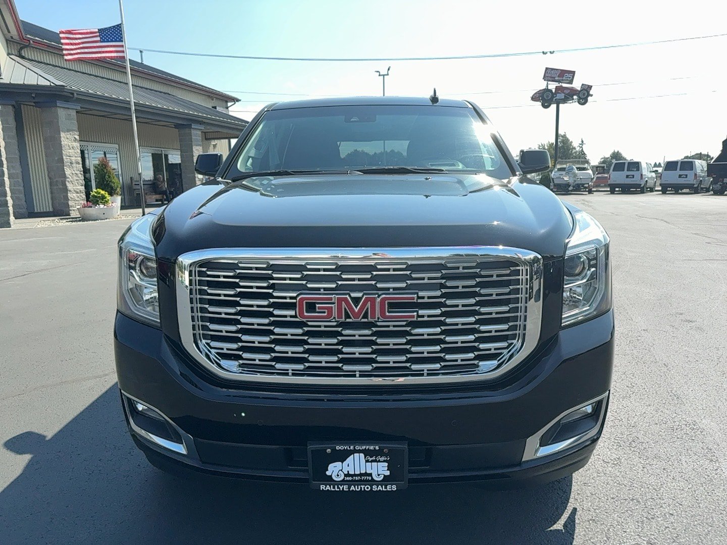Used 2019 GMC Yukon XL Denali w/ Open Road Package AWD/4WD image 2