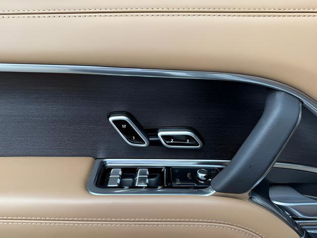 Certified 2025 Land Rover Range Rover SE AWD/4WD image 12