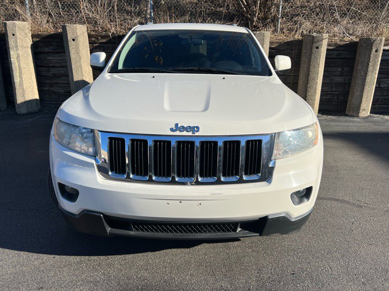 Used 2011 Jeep Grand Cherokee Laredo image 2