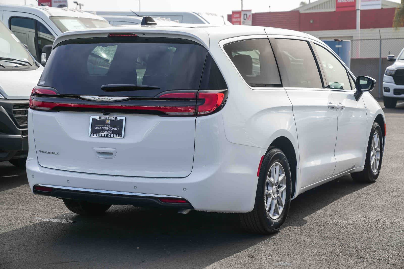 New 2026 Chrysler Pacifica Select FWD image 4
