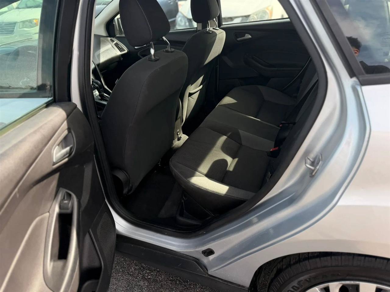 Used 2012 Ford Focus SE FWD image 20