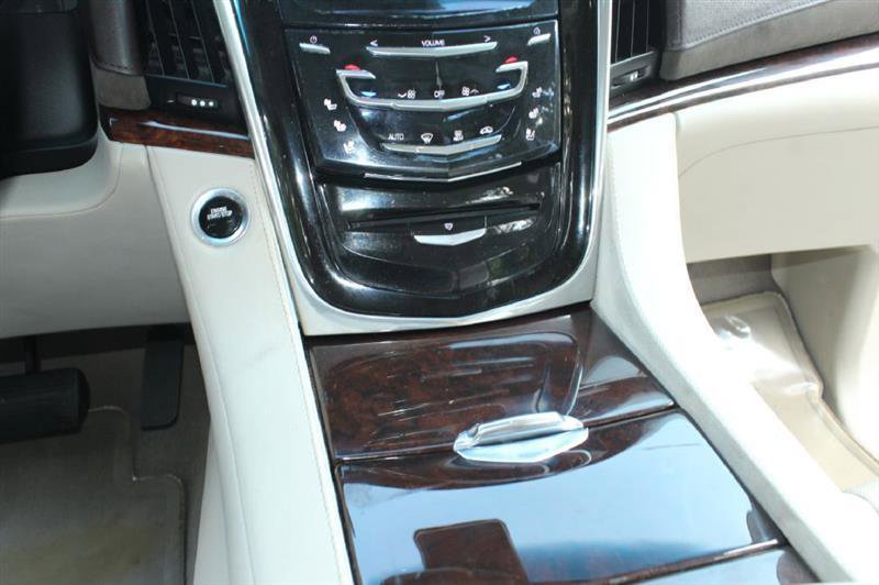 Used 2015 Cadillac Escalade ESV Luxury RWD image 22
