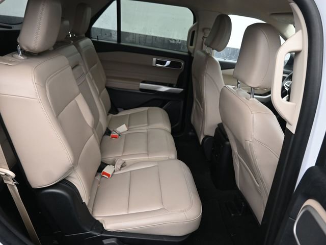 Used 2024 Ford Explorer XLT w/ Equipment Group 202A image 8
