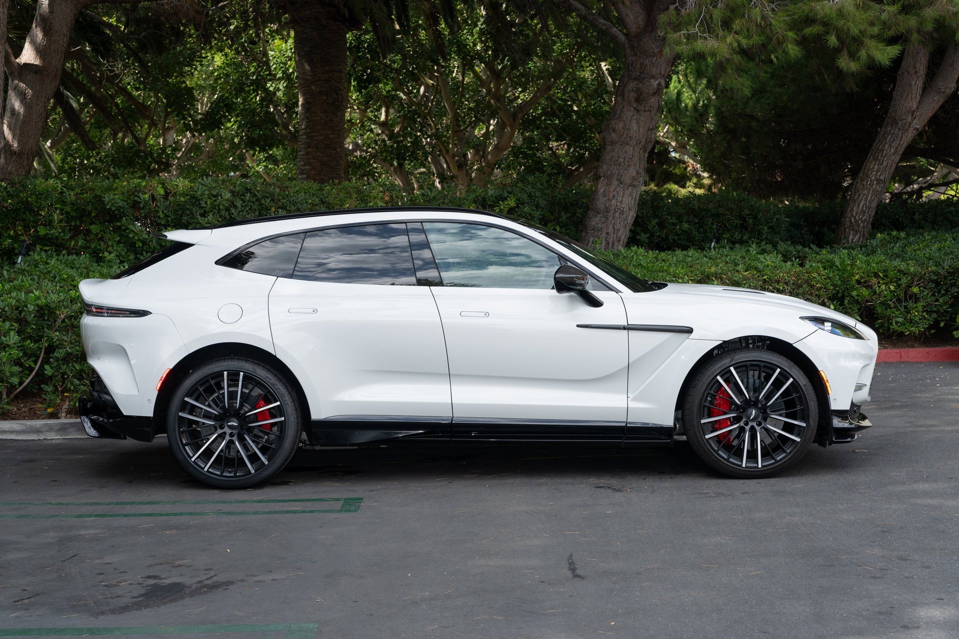 Used 2023 Aston Martin DBX 707 image 26