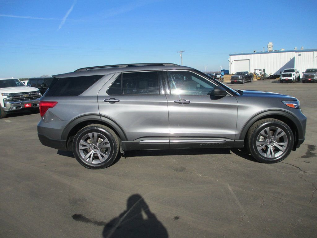 Used 2021 Ford Explorer XLT w/ Equipment Group 202A image 4