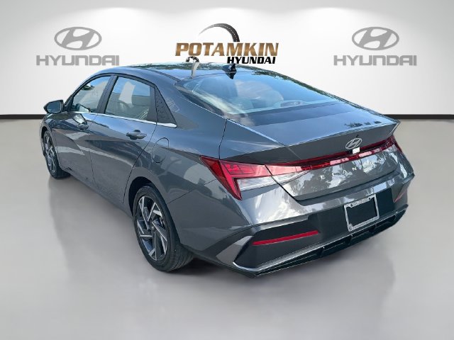 Certified 2025 Hyundai Elantra SEL FWD image 8